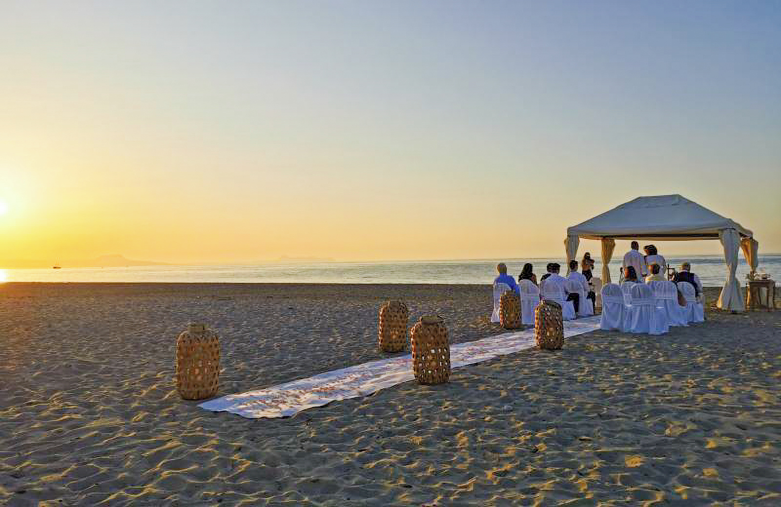 //www.jet2holidays.com/-/media/assets/wedding custom overviews/jet2 weddings images 101025/chq_her_79637_78778_grecotel_creta_palace_1025_jet2weddings_09_689x448.jpg